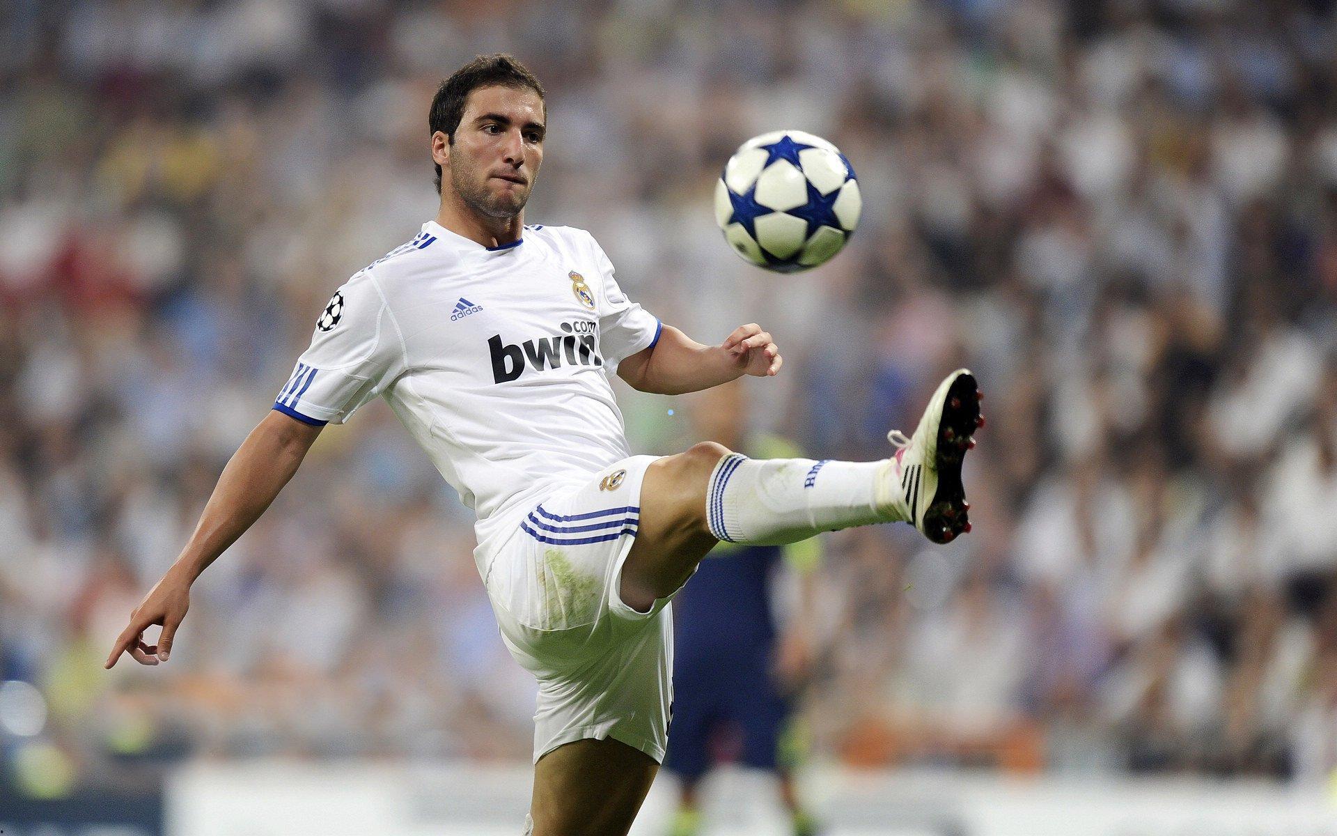 瓜迪奥拉坦言球队面临全新挑战，确认阿坎吉不会重返曼城