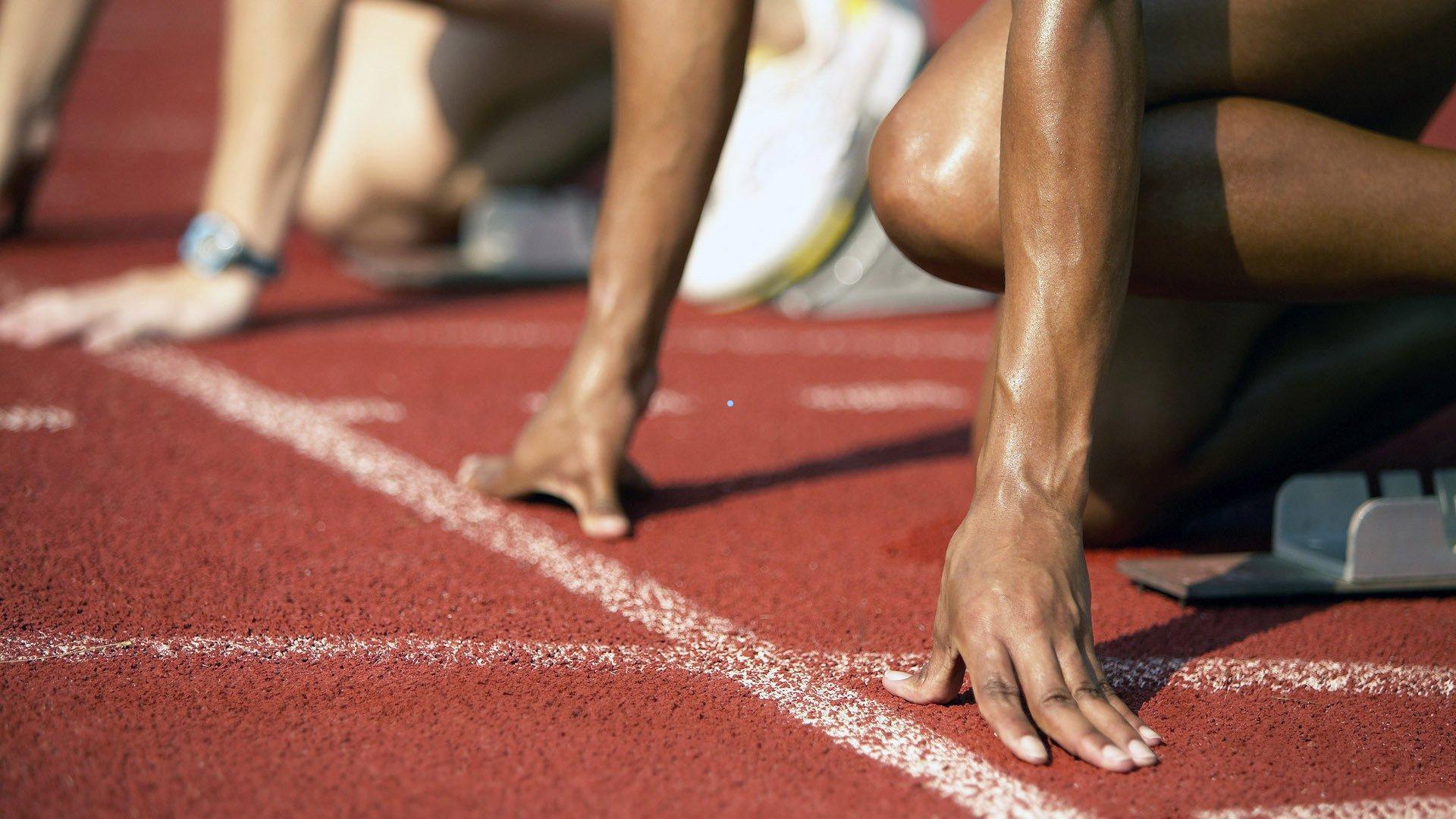 周琦家庭幸福瞬间，年长妻子风采依旧，儿子篮球梦启航，29岁亿万身家引关注